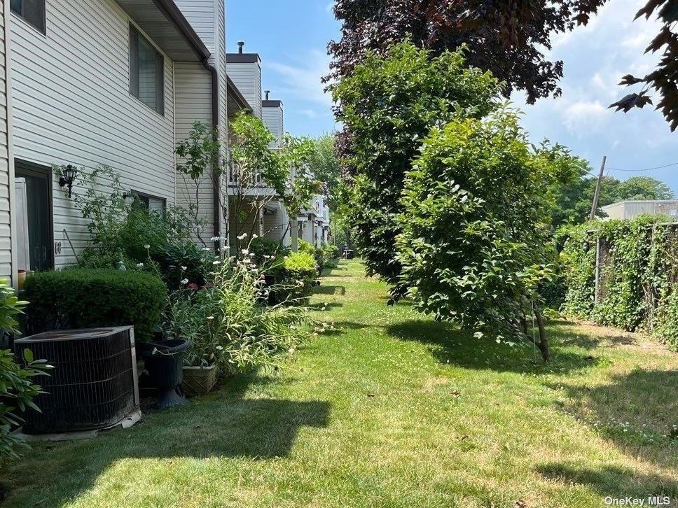 92 Cambridge Drive # 92, Copiague, NY 11726