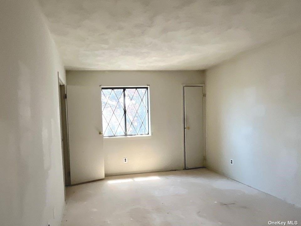 92 Cambridge Drive # 92, Copiague, NY 11726