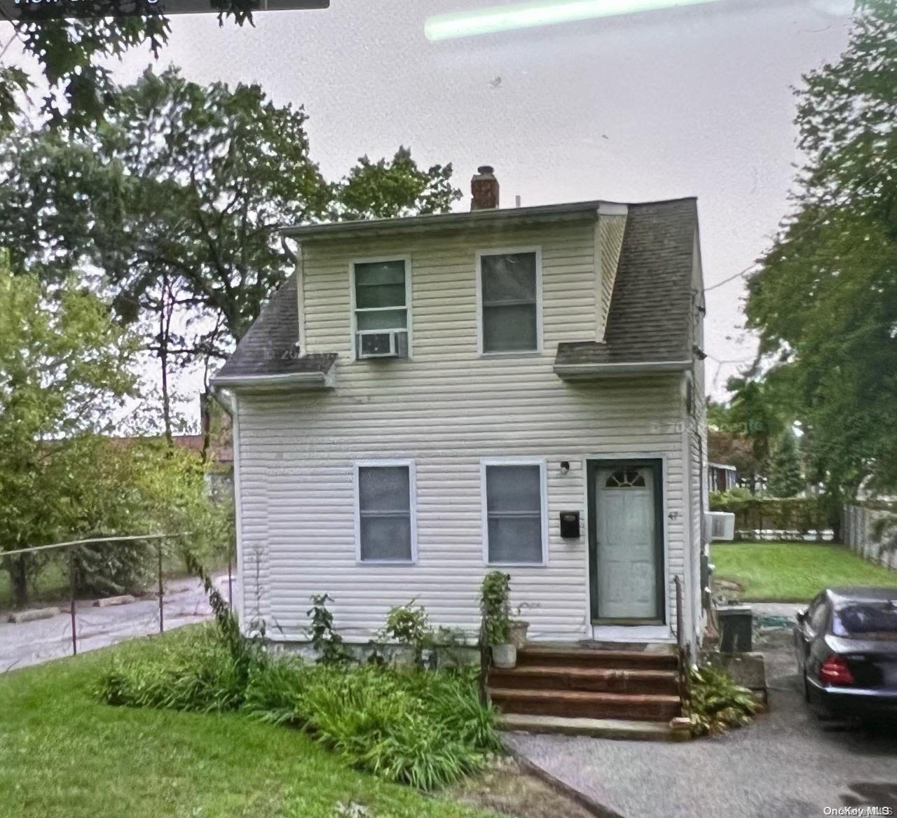 47 Smith Street E, Amityville, NY 11701