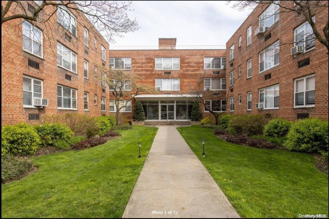 125 Main Street # 2C, Port Washington, NY 11050