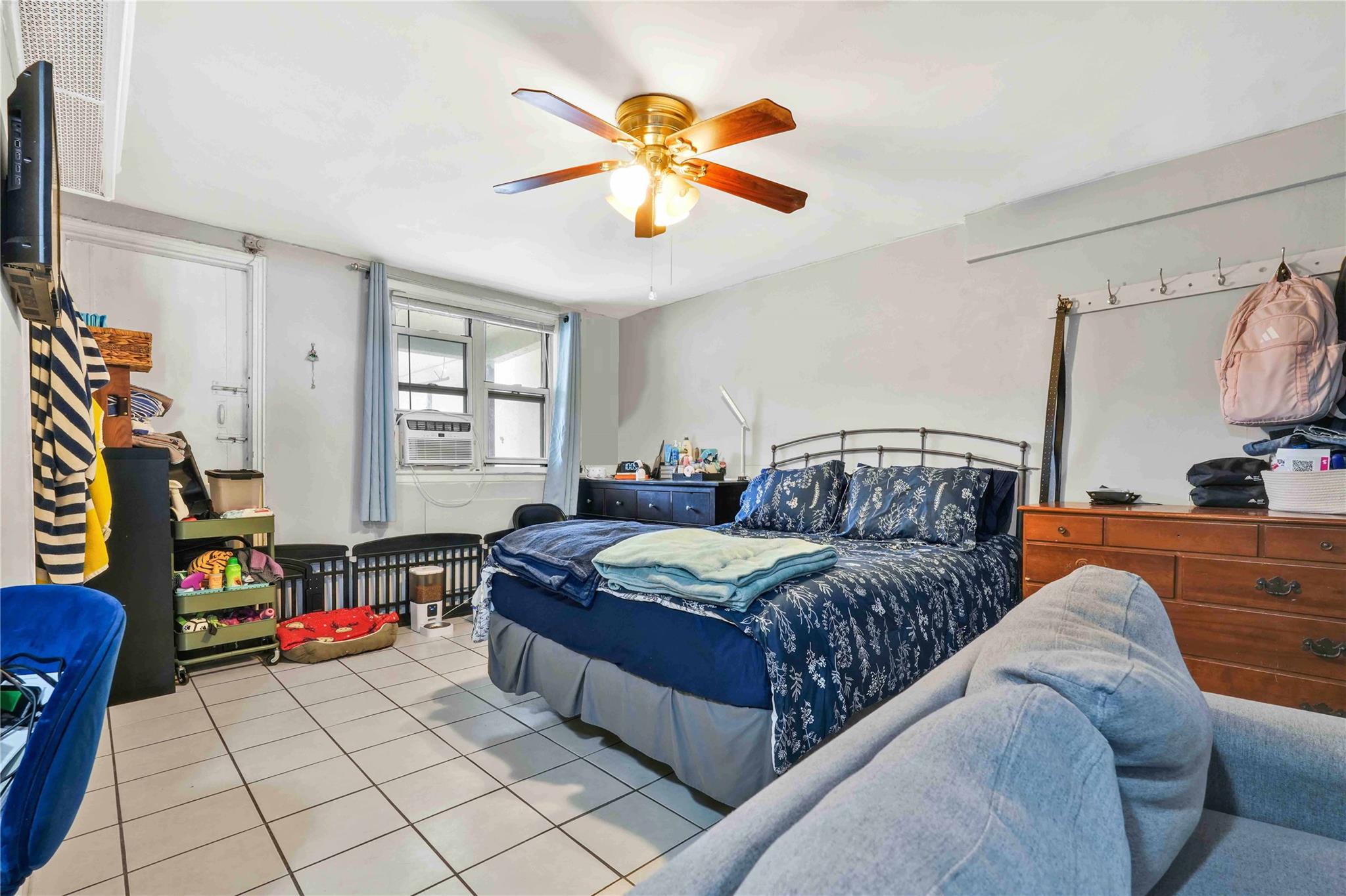 25-37 48th Street, Astoria, NY 11103