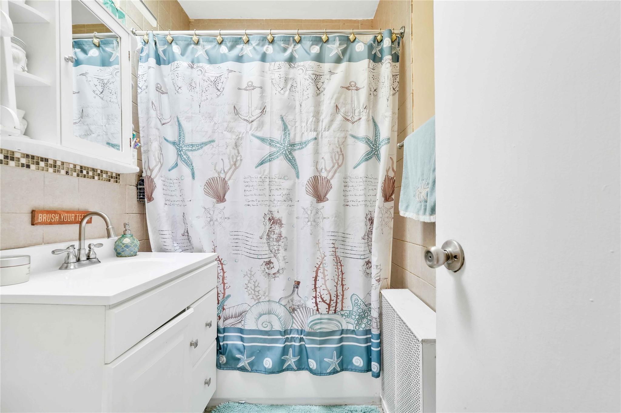 25-37 48th Street, Astoria, NY 11103