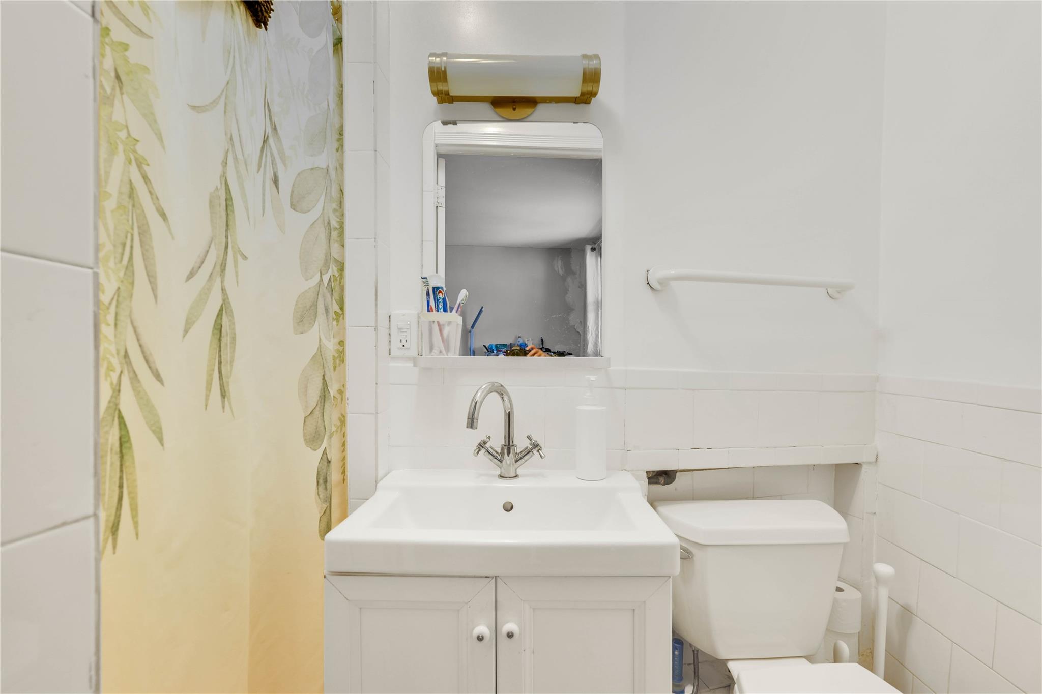 25-37 48th Street, Astoria, NY 11103