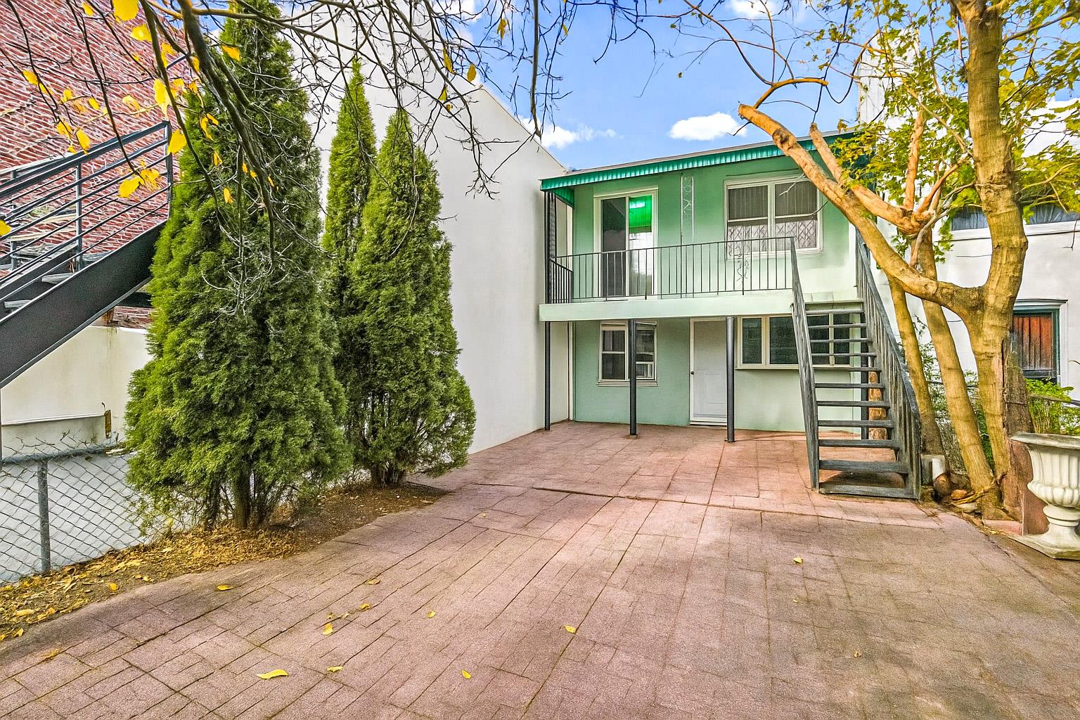 25-37 48th Street, Astoria, NY 11103