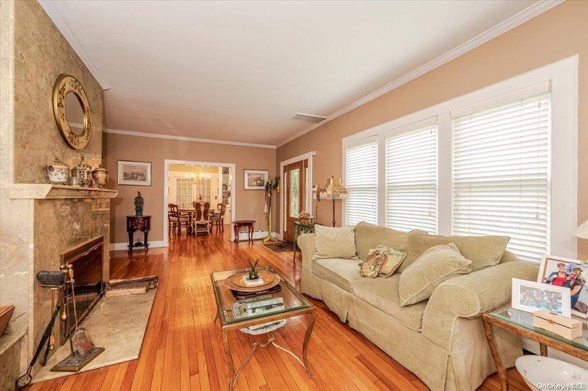 31 Central Drive, Port Washington, NY 11050