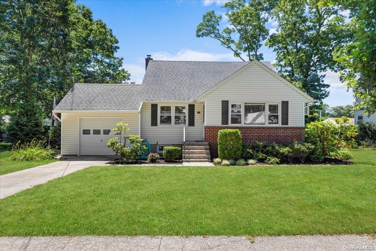 175 Deauville Boulevard, Copiague, NY 11726