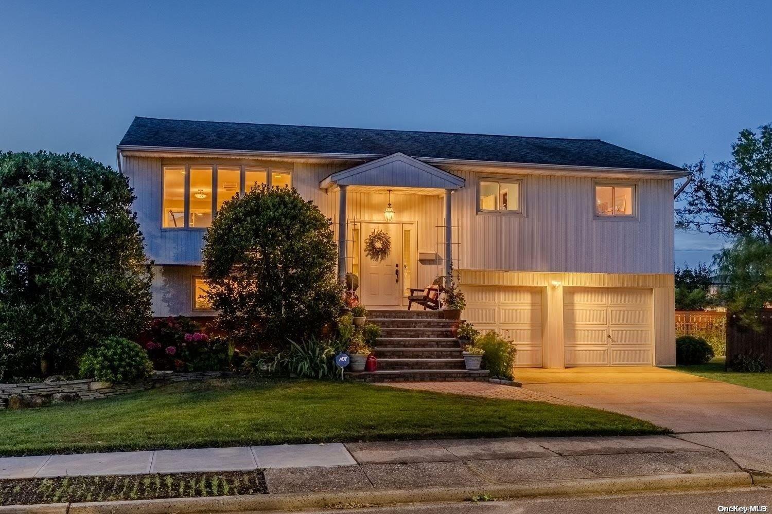 2923 Hampton Court, Wantagh, NY 11793