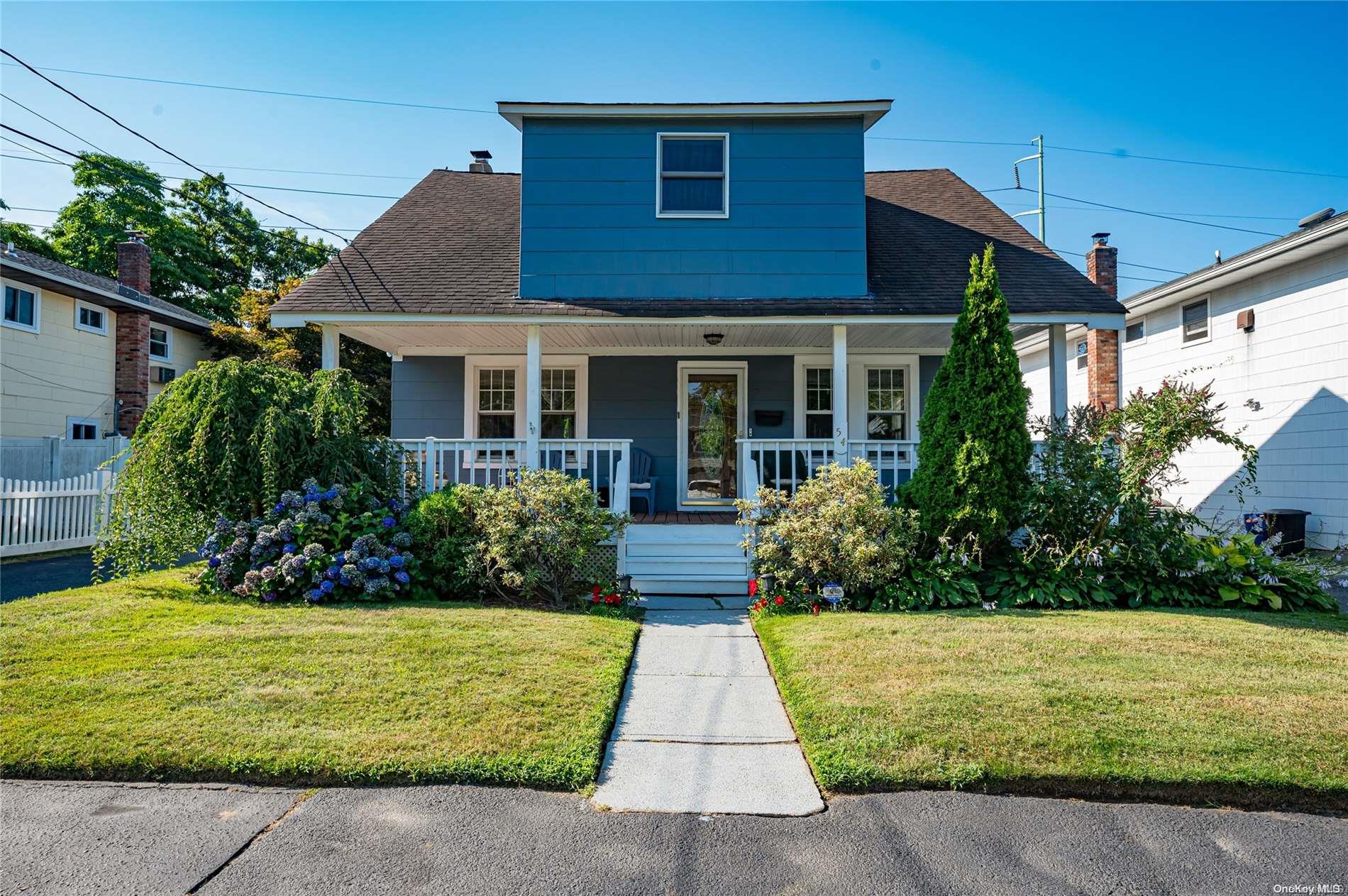 54 Boulevard Avenue, Greenlawn, NY 11740