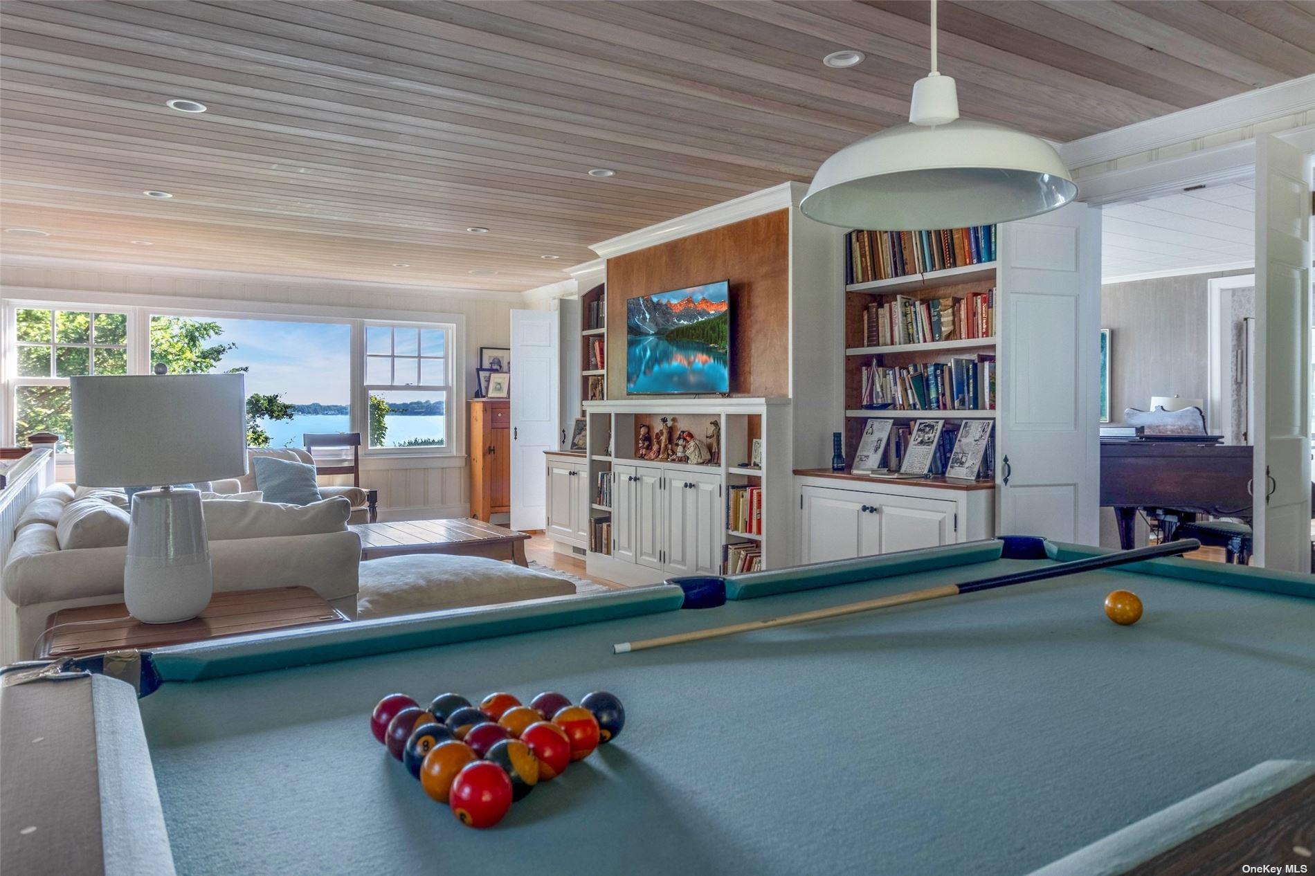 930 W Cove Road, Cutchogue, NY 11935