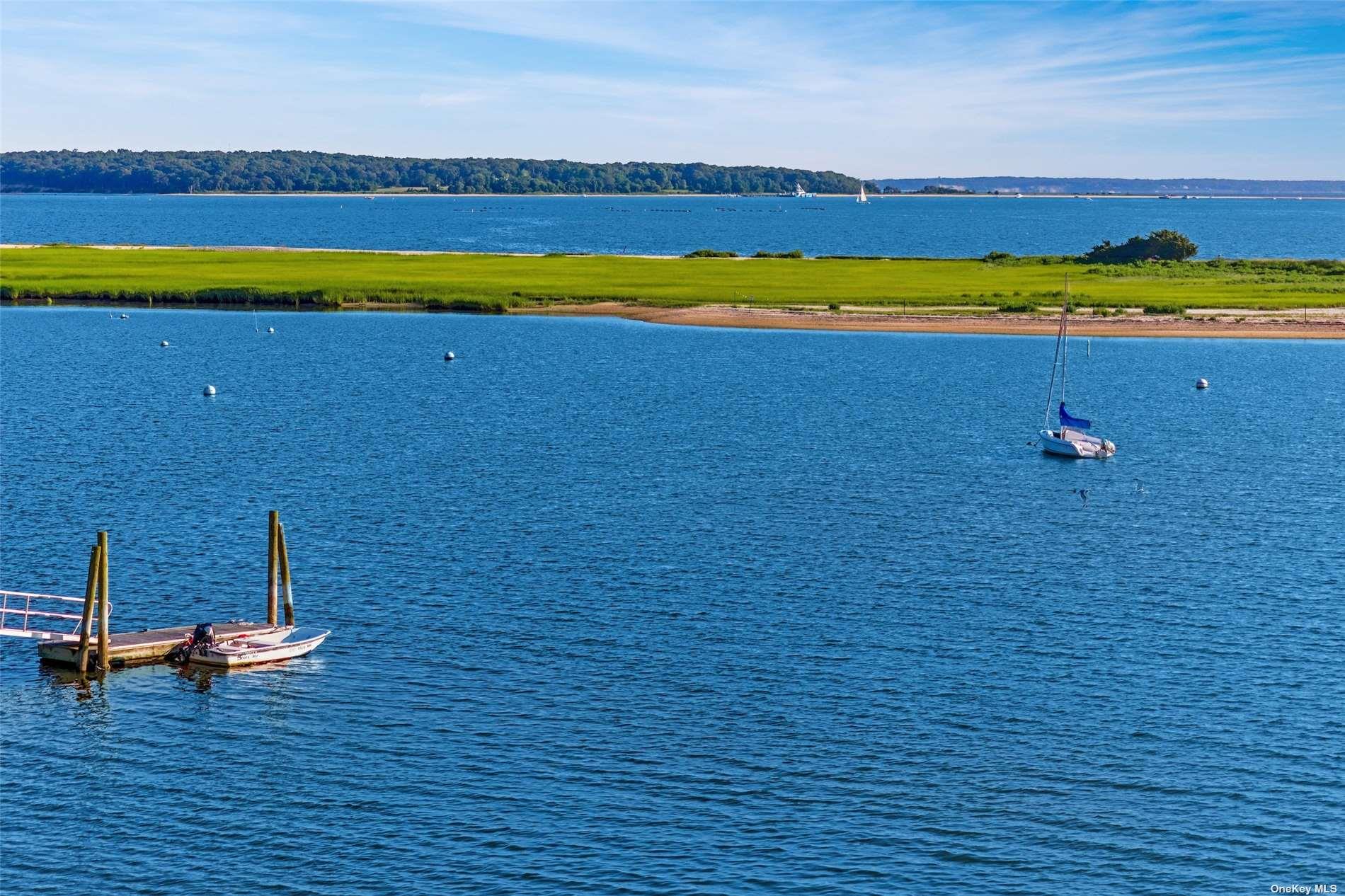 930 W Cove Road, Cutchogue, NY 11935