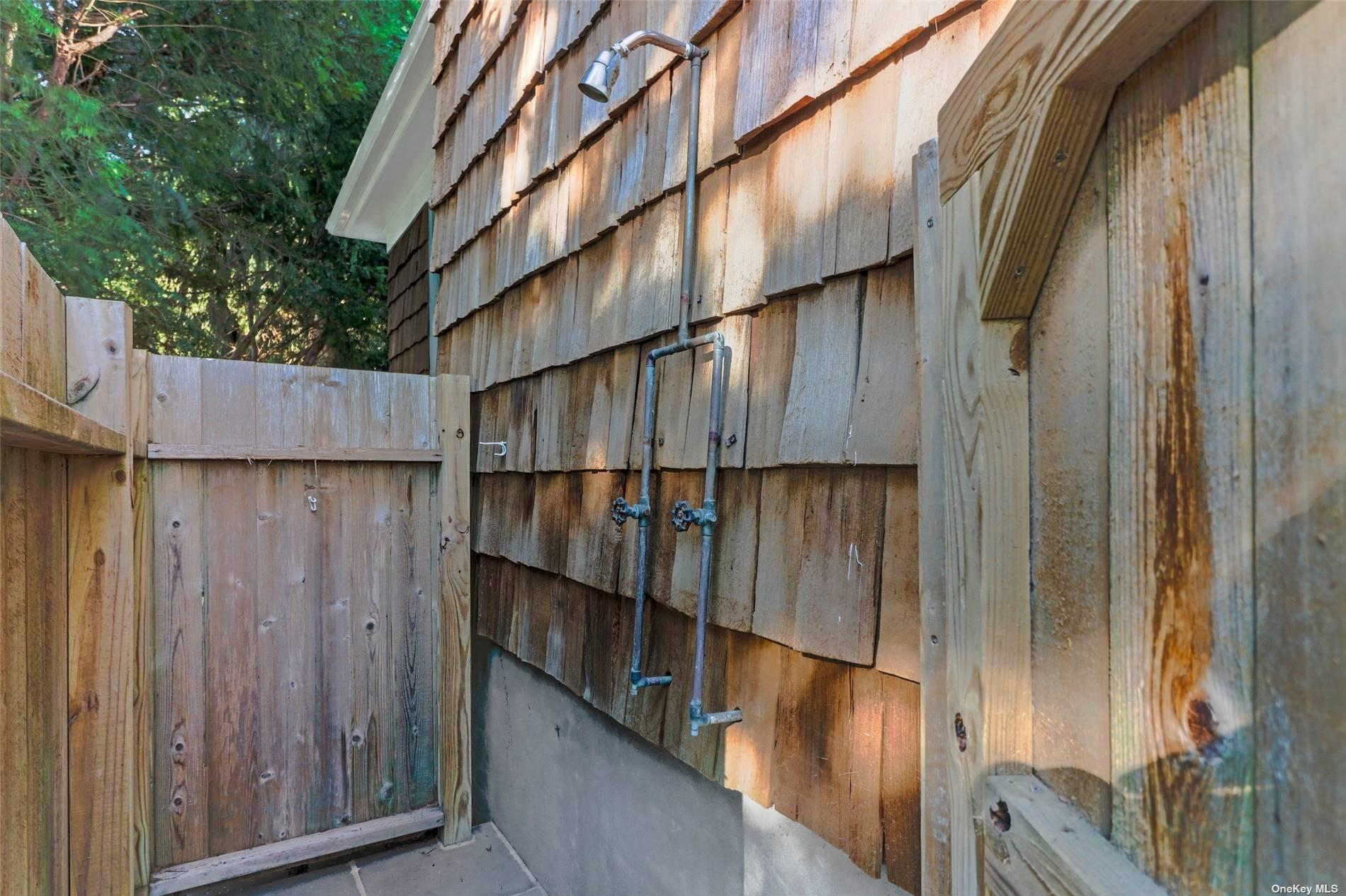 930 W Cove Road, Cutchogue, NY 11935