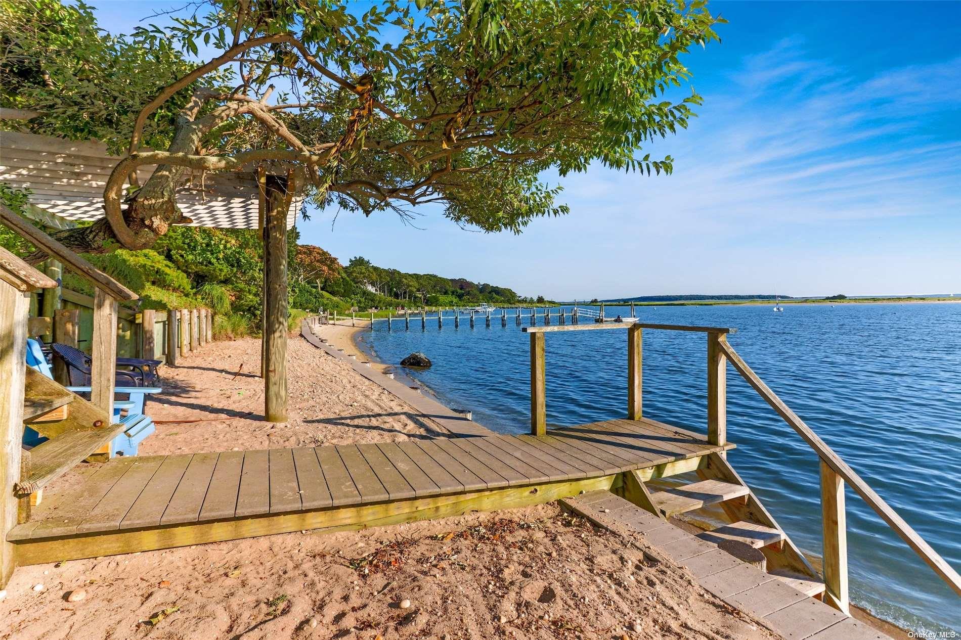 930 W Cove Road, Cutchogue, NY 11935