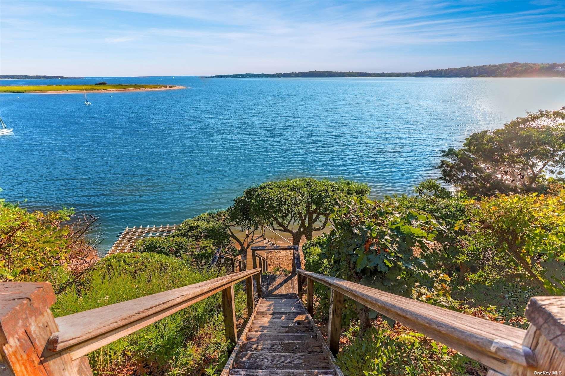 930 W Cove Road, Cutchogue, NY 11935