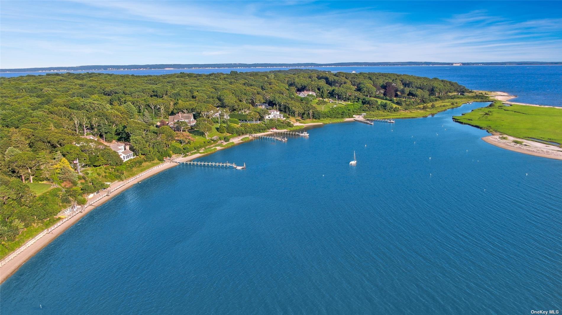 930 W Cove Road, Cutchogue, NY 11935