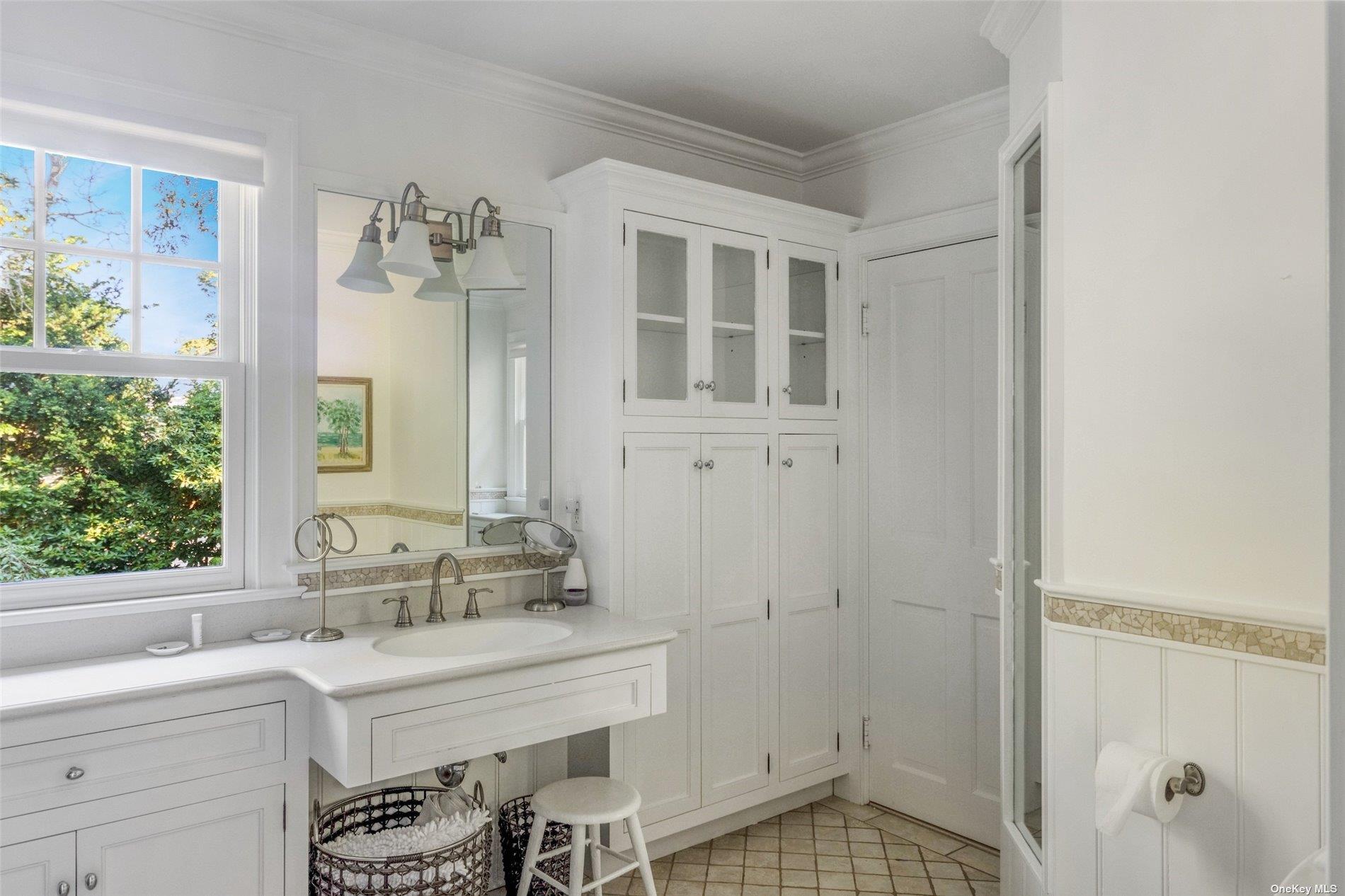 930 W Cove Road, Cutchogue, NY 11935