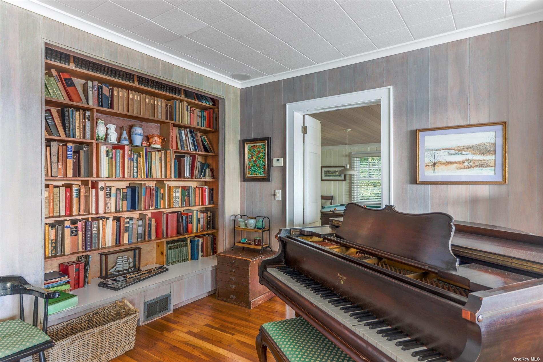 930 W Cove Road, Cutchogue, NY 11935