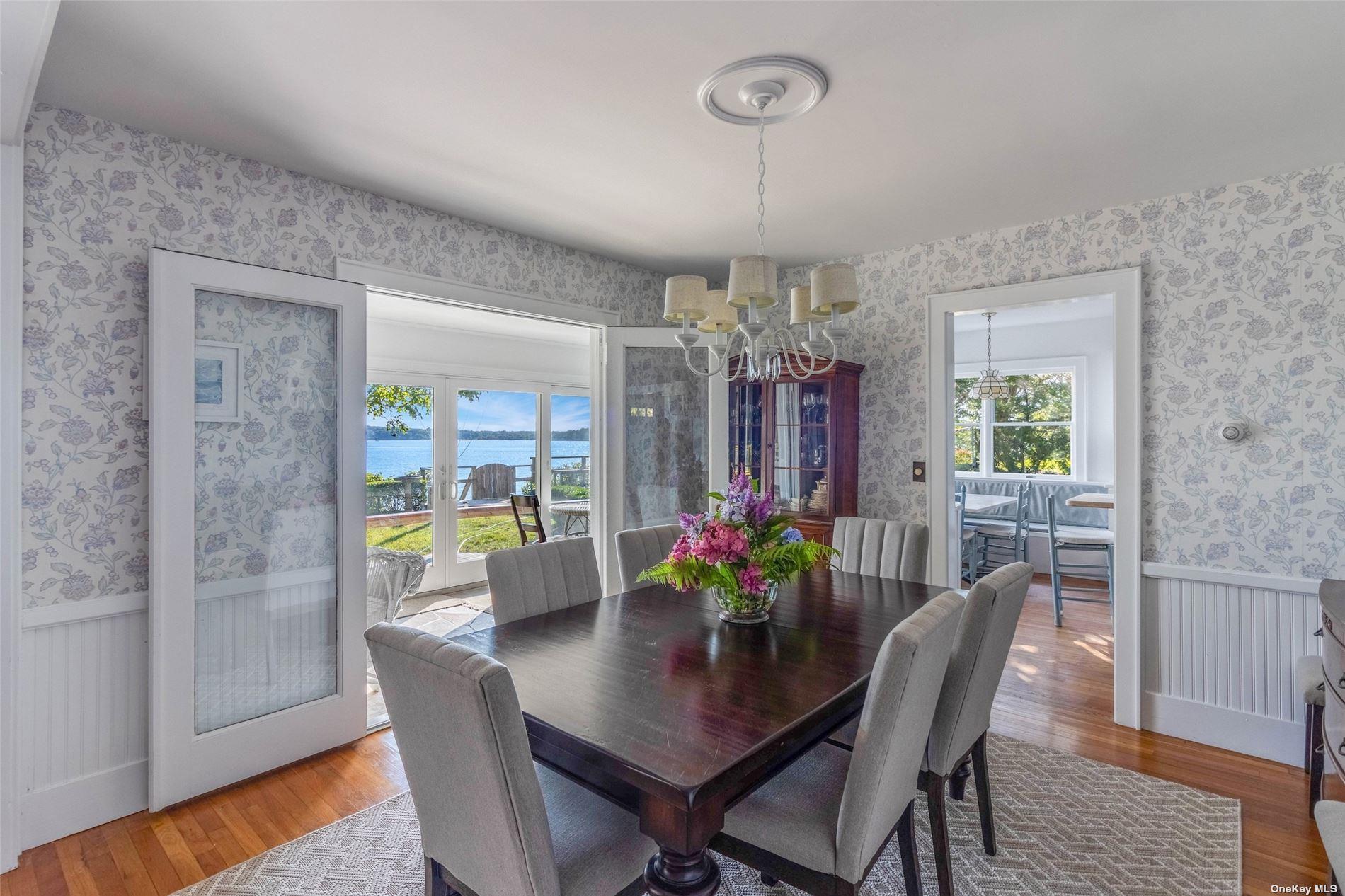 930 W Cove Road, Cutchogue, NY 11935