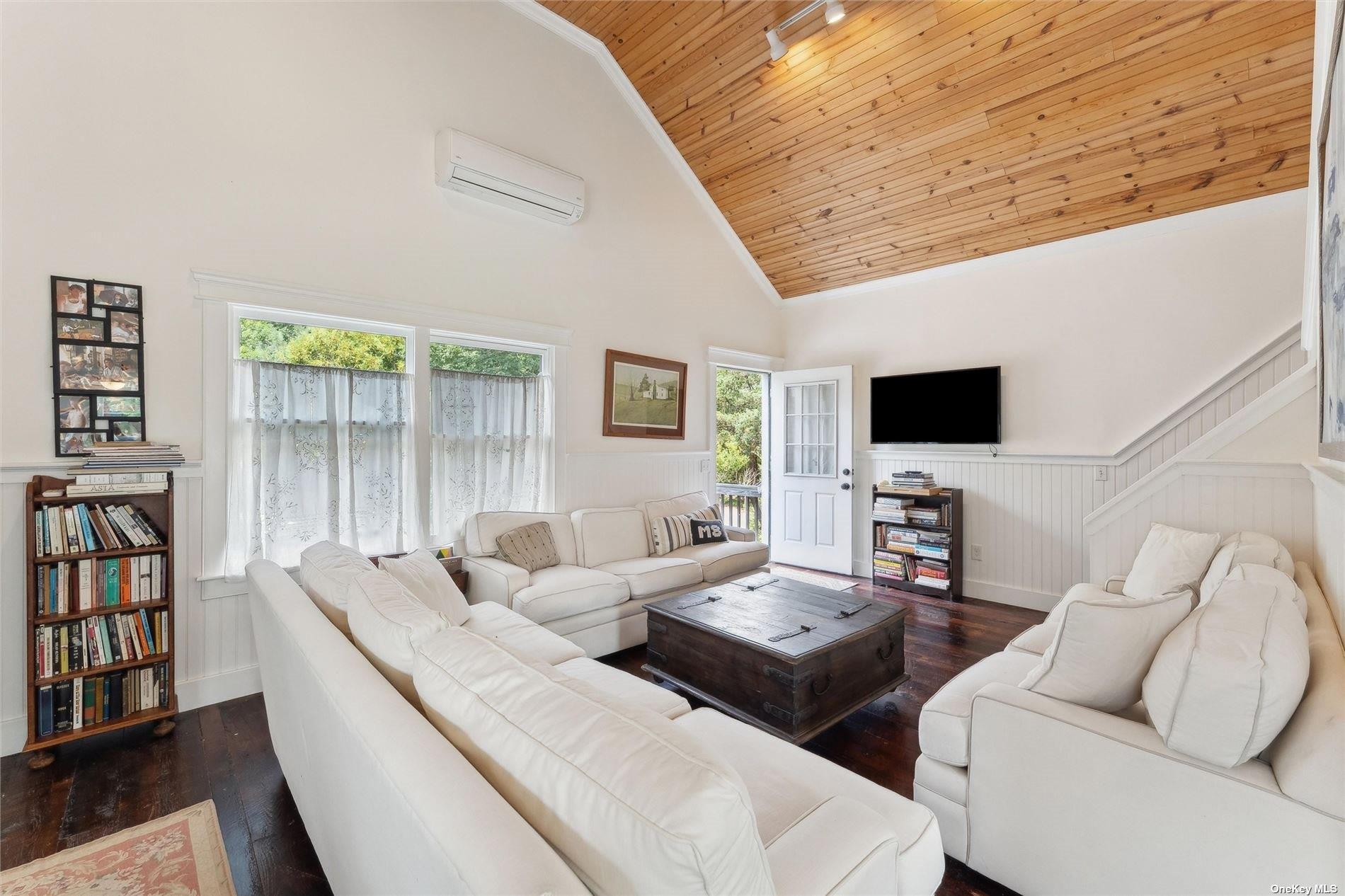 50 Old Main Road, Quogue, NY 11959