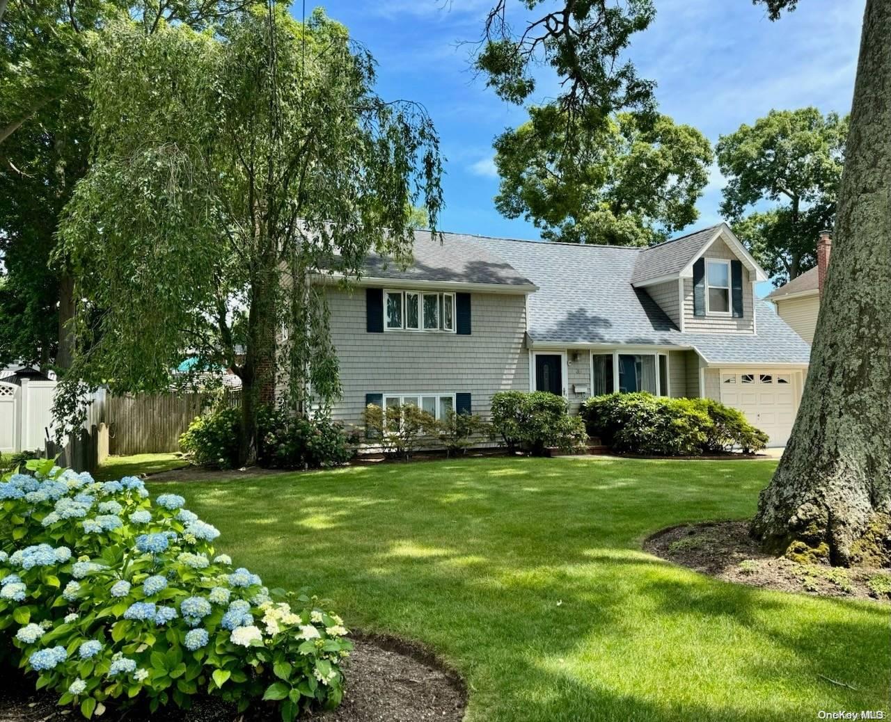 35 Horton Street, West Islip, NY 11795