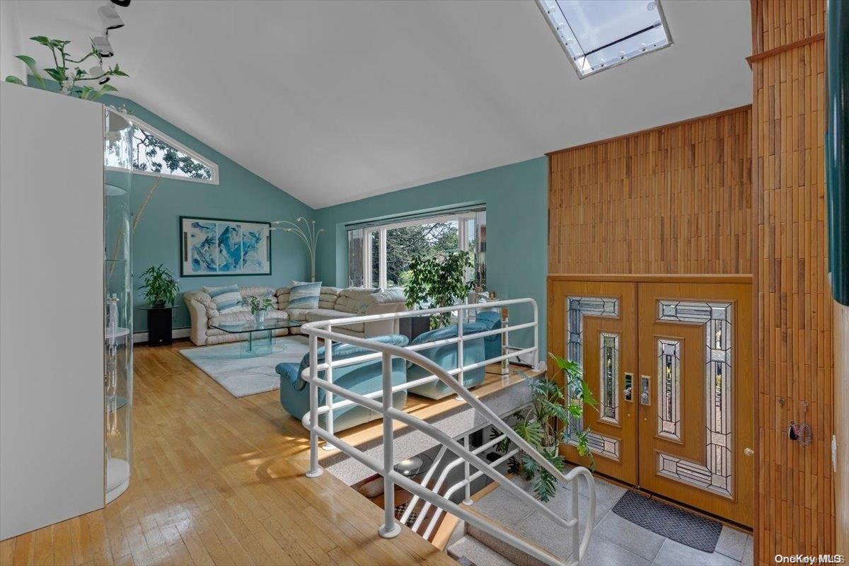 52 Beatrice Lane, Old Bethpage, NY 11804