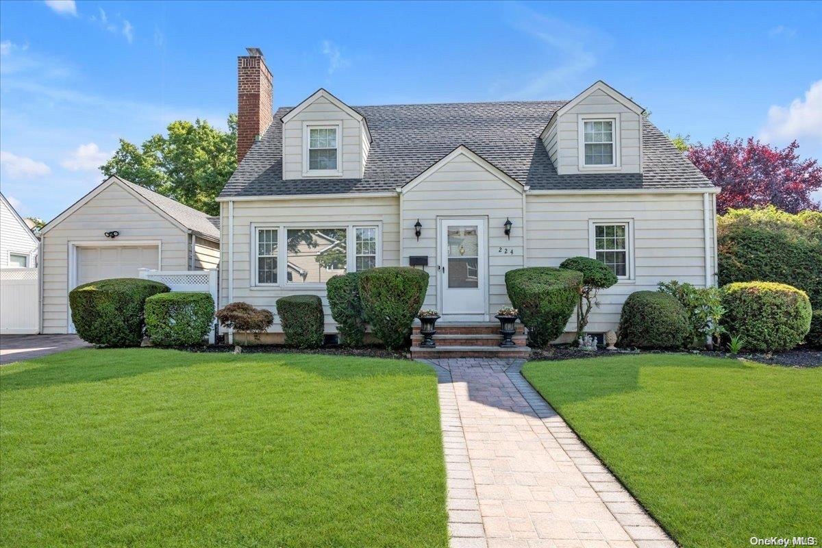 224 Linden Avenue, Westbury, NY 11590
