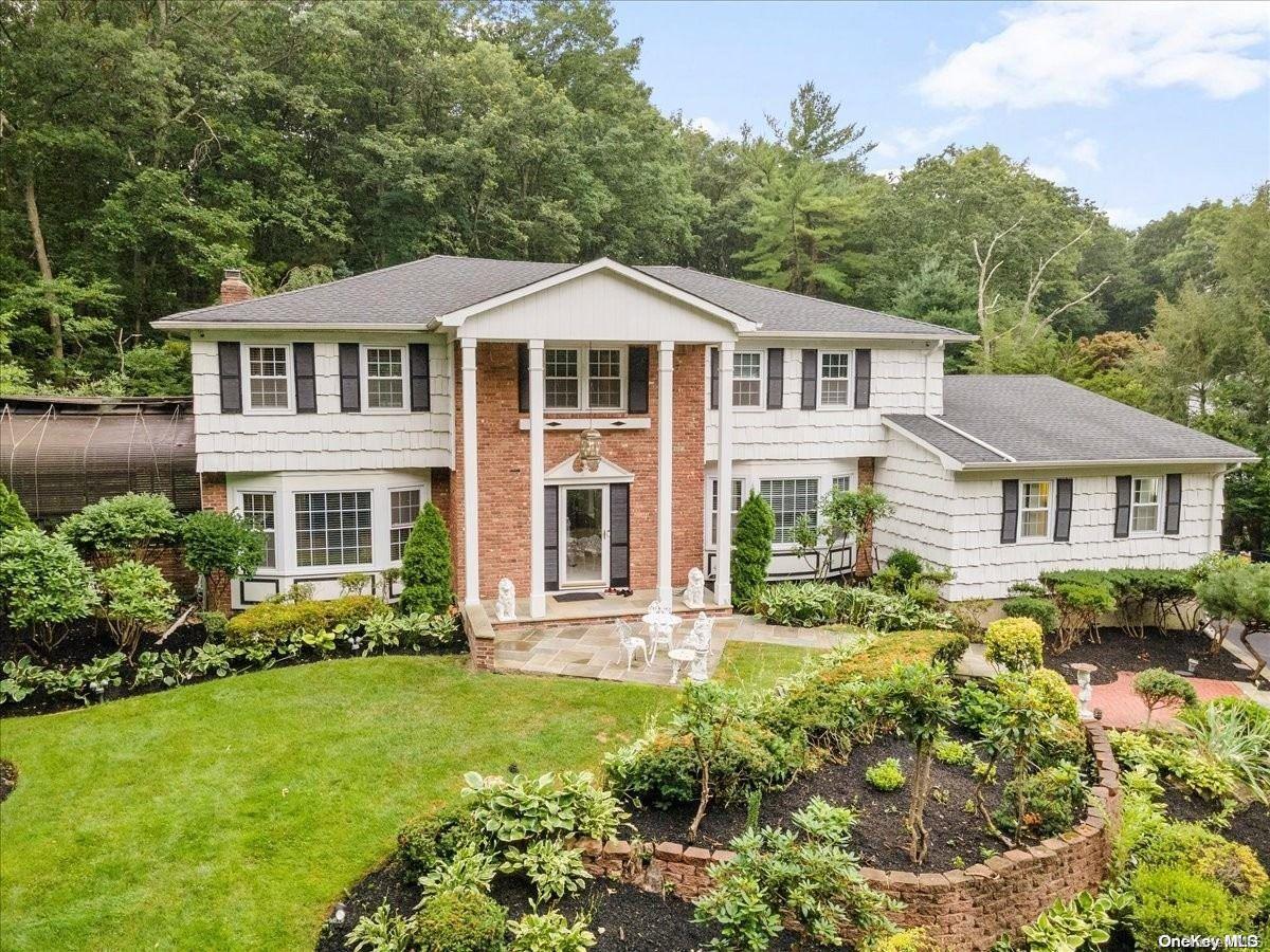 7 Stepping Stone Crescent, Dix Hills, NY 11746
