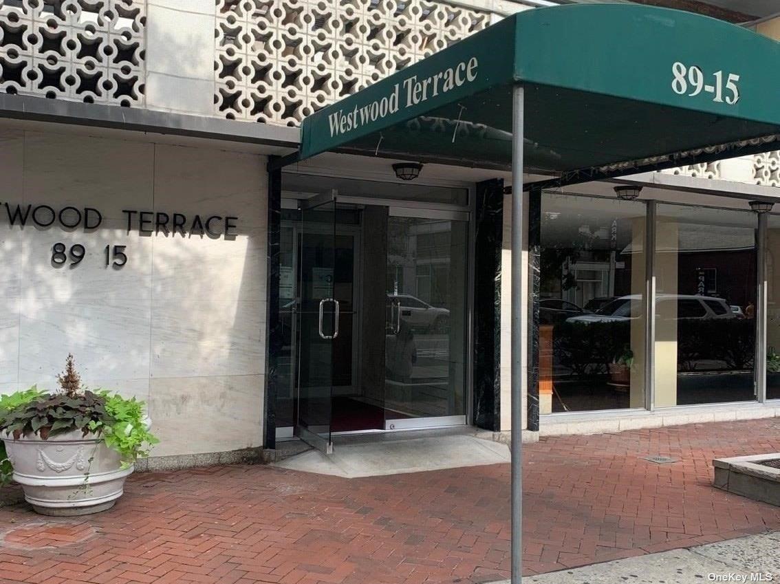 89-15 Parsons Blvd # 11G, Jamaica, NY 11432