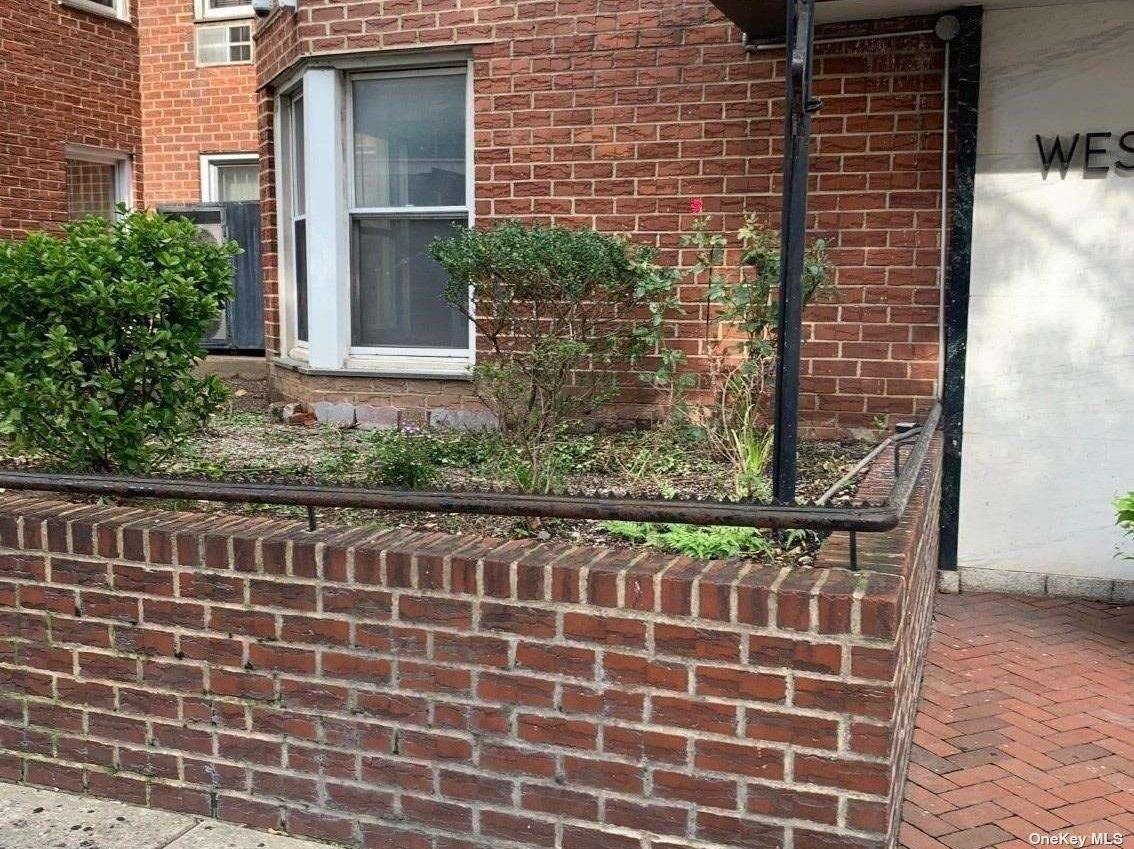 89-15 Parsons Blvd # 11G, Jamaica, NY 11432