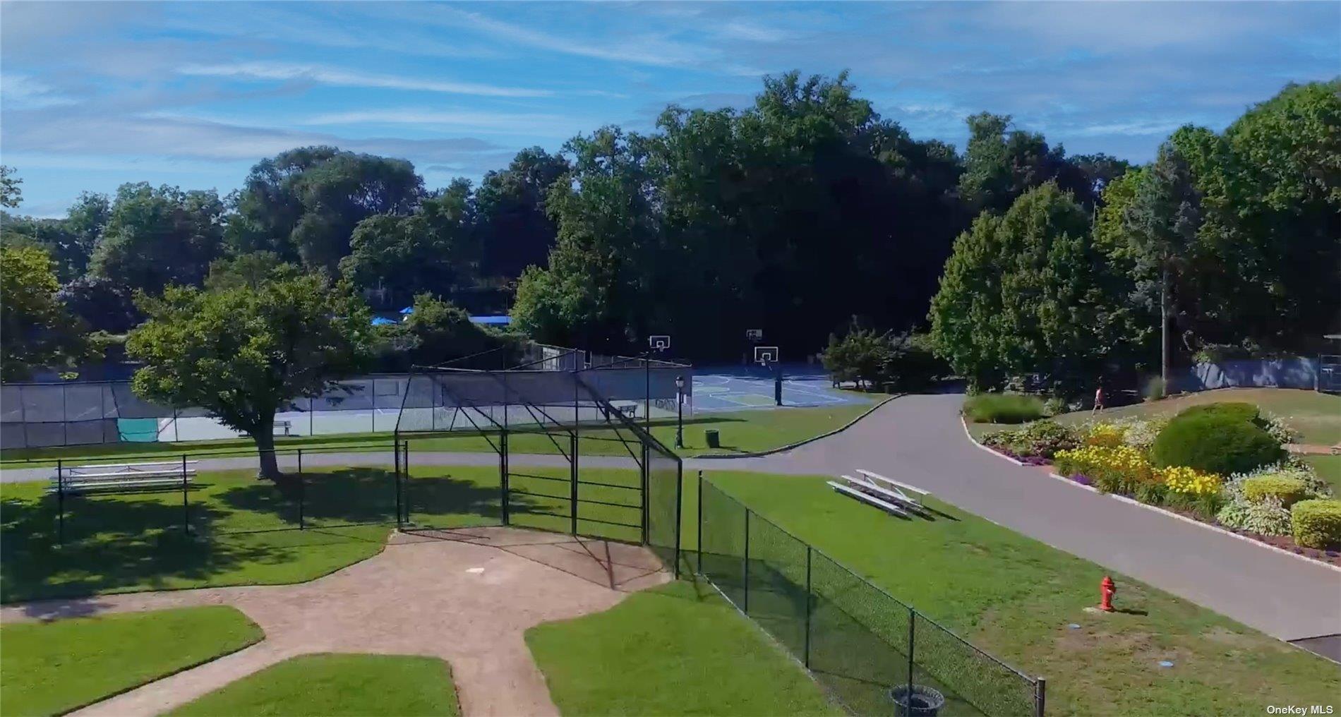 218 Middle Neck Road # 205, Great Neck, NY 11021