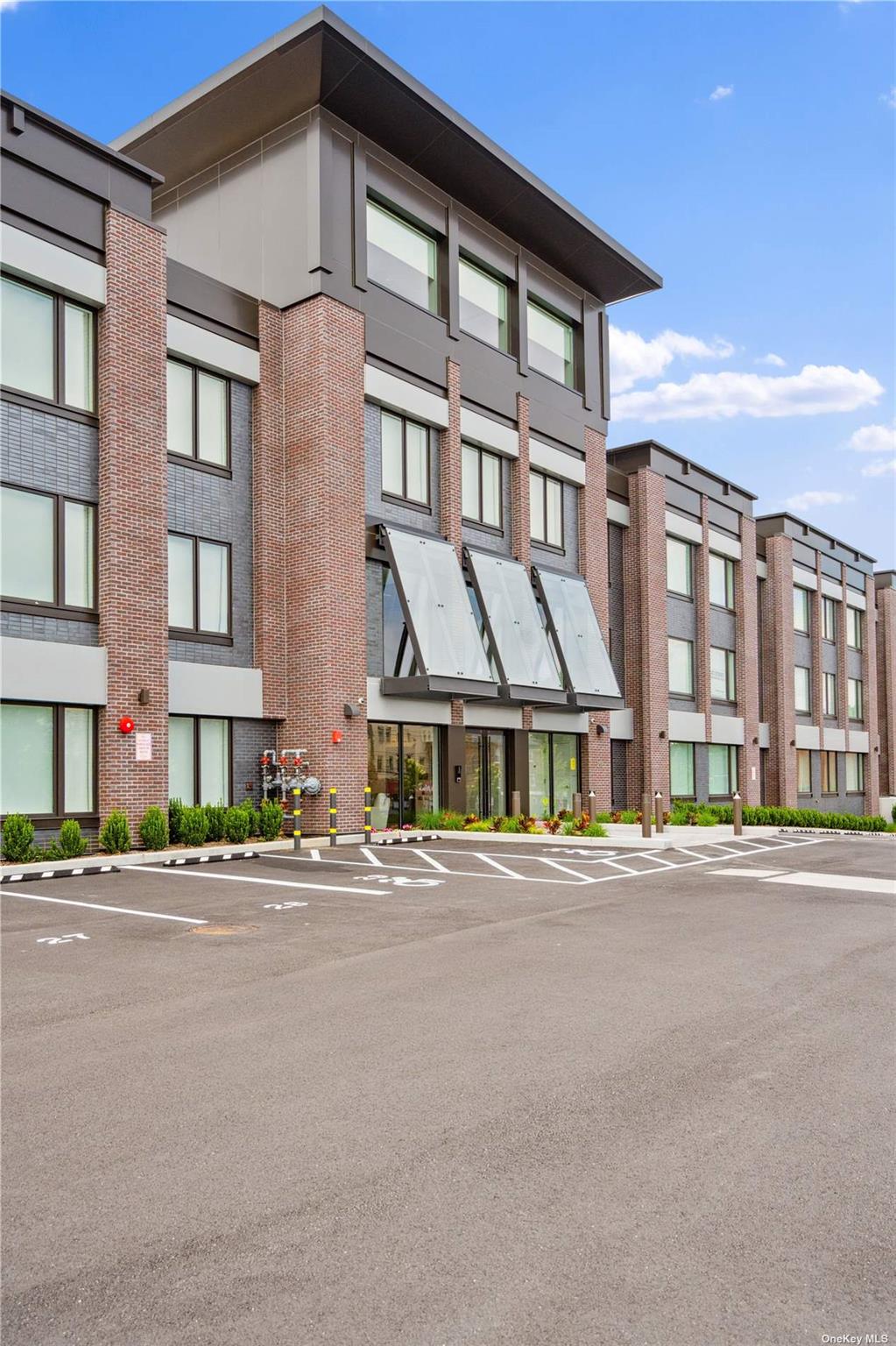 218 Middle Neck Road # 107, Great Neck, NY 11021