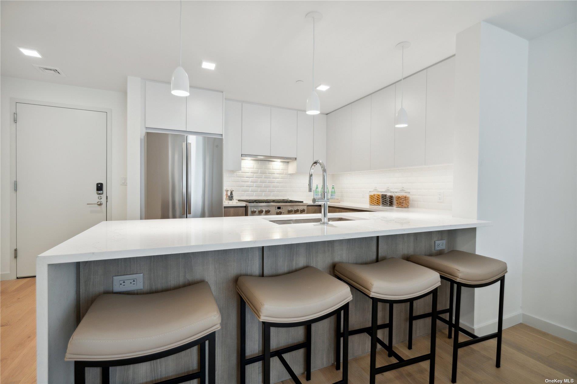 218 Middle Neck Road # 203, Great Neck, NY 11021