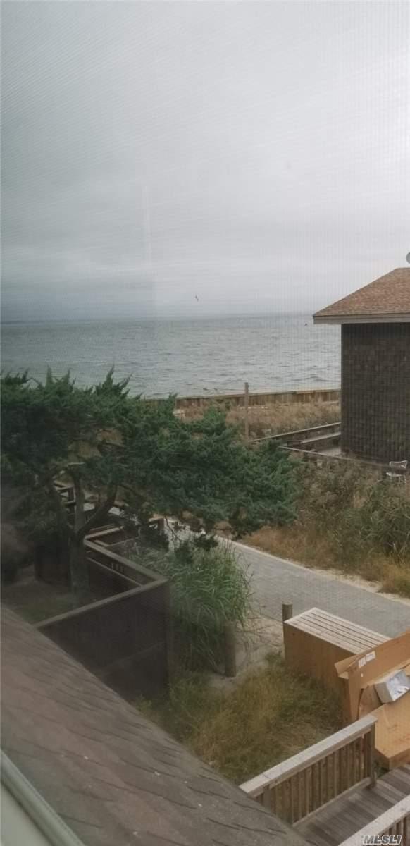 7 Crescent Walk, Seaview, NY 11770