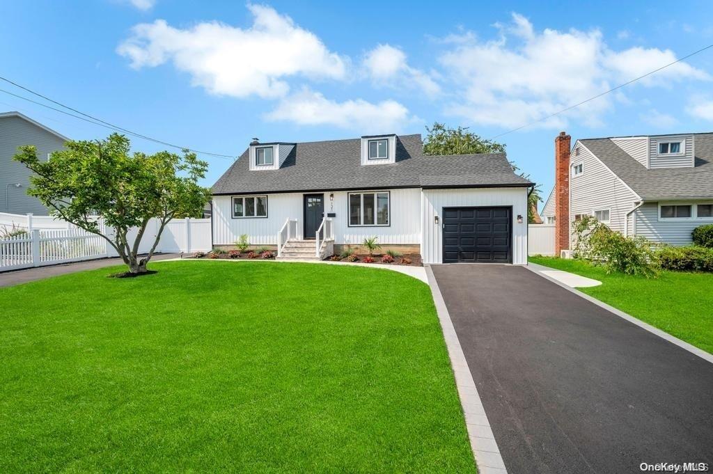 121 Lockwood Avenue, Farmingdale, NY 11735