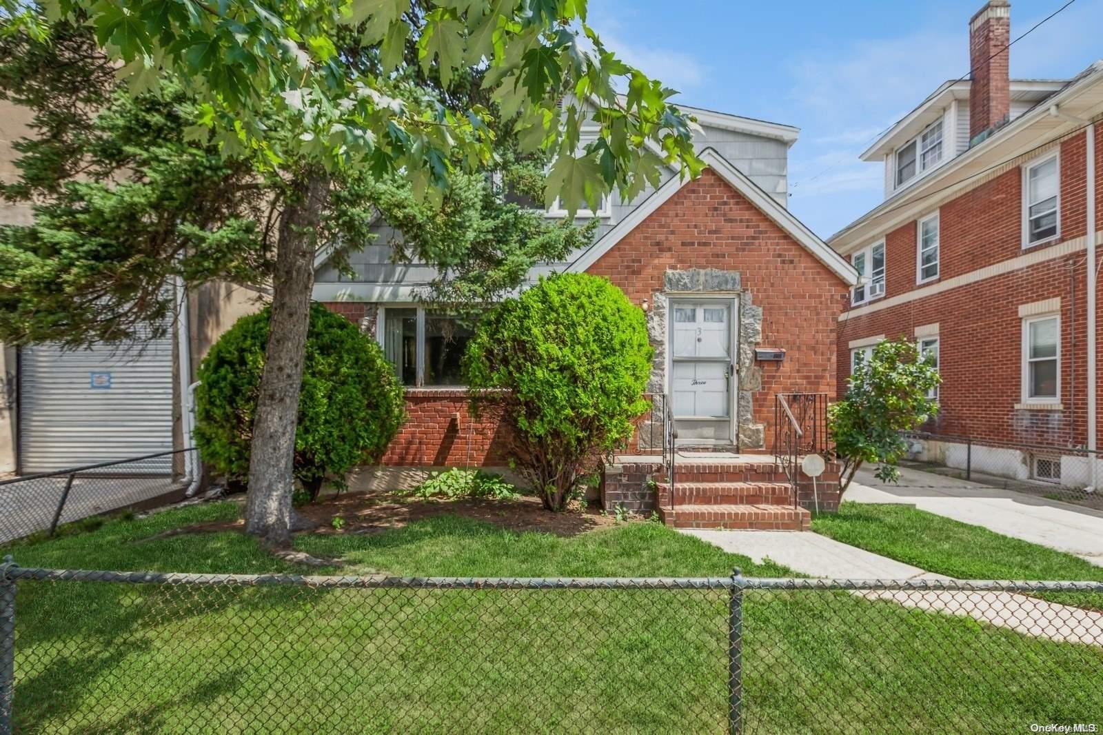 3 Flower Avenue, Floral Park, NY 11001