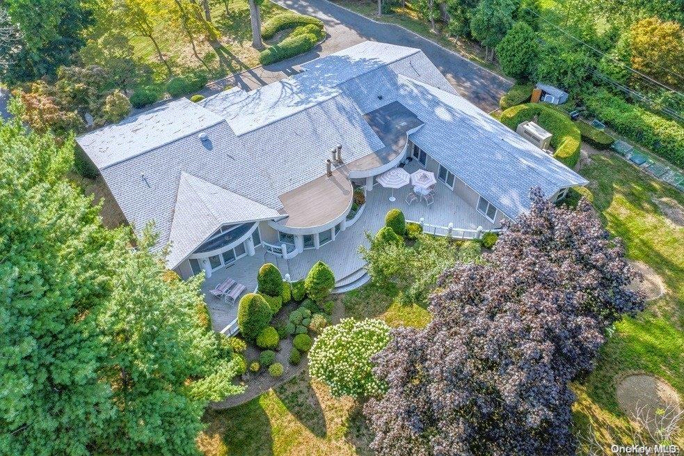 5 Montrose Drive, Roslyn Harbor, NY 11576