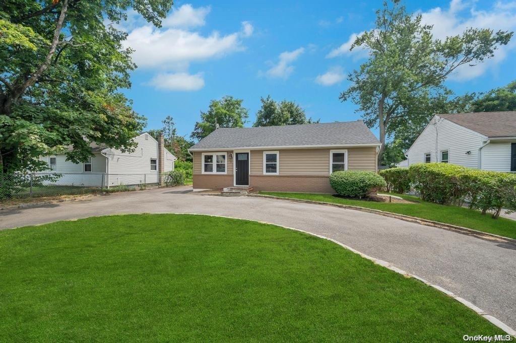 6 Locust Avenue, Wheatley Heights, NY 11798