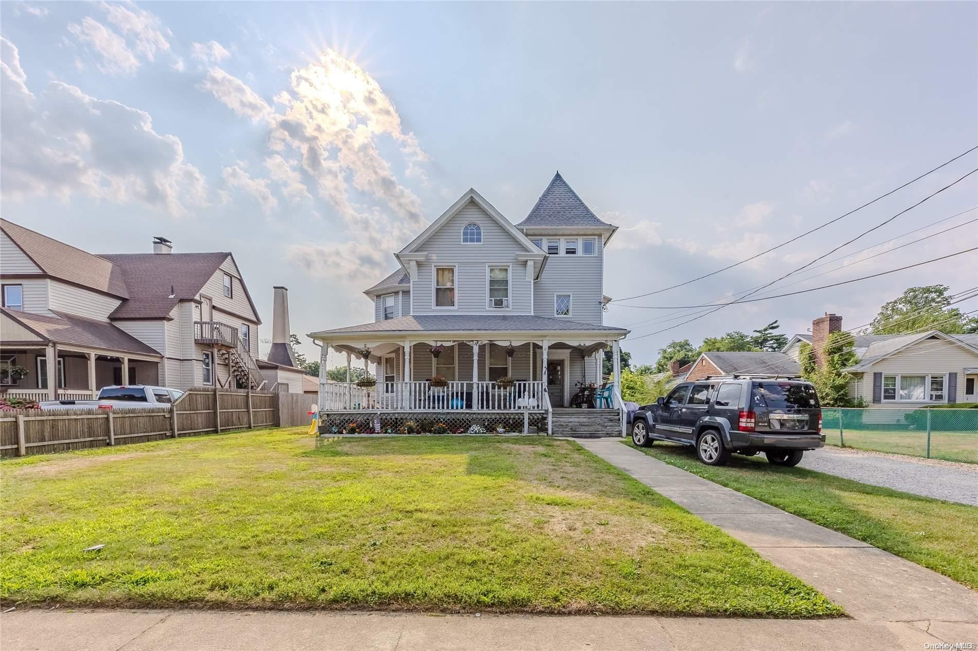 38 Park Avenue, Amityville, NY 11701