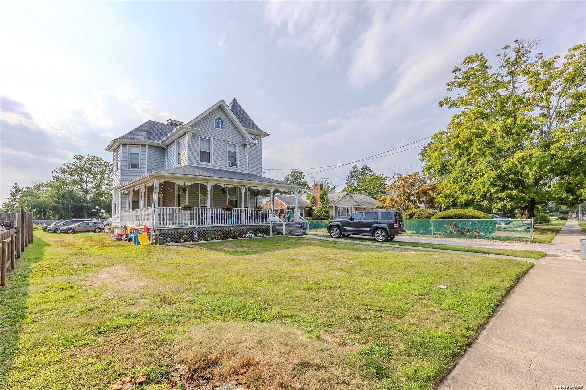 38 Park Avenue, Amityville, NY 11701