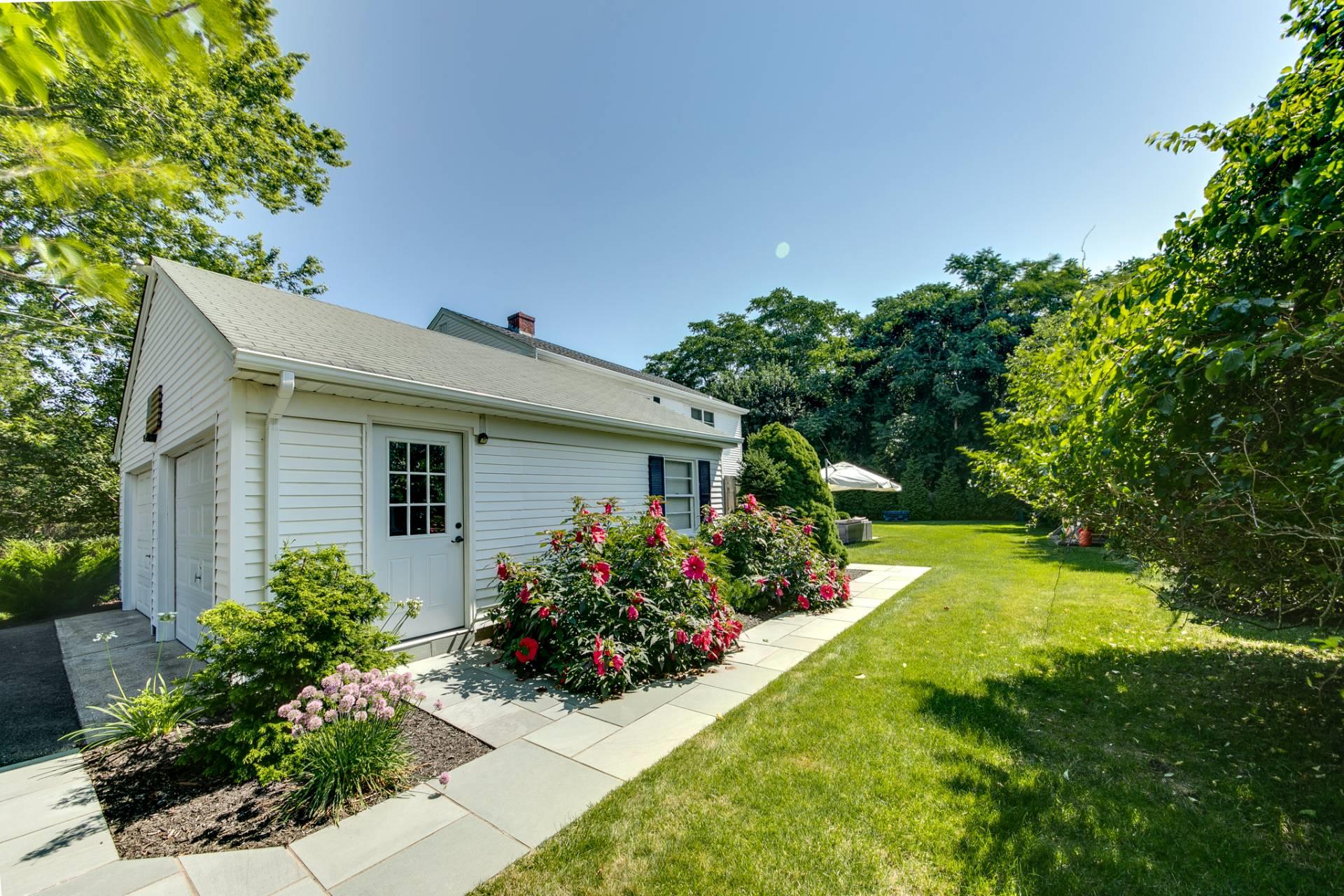 4 Hampton Harbor Road, Hampton Bays, NY 11946