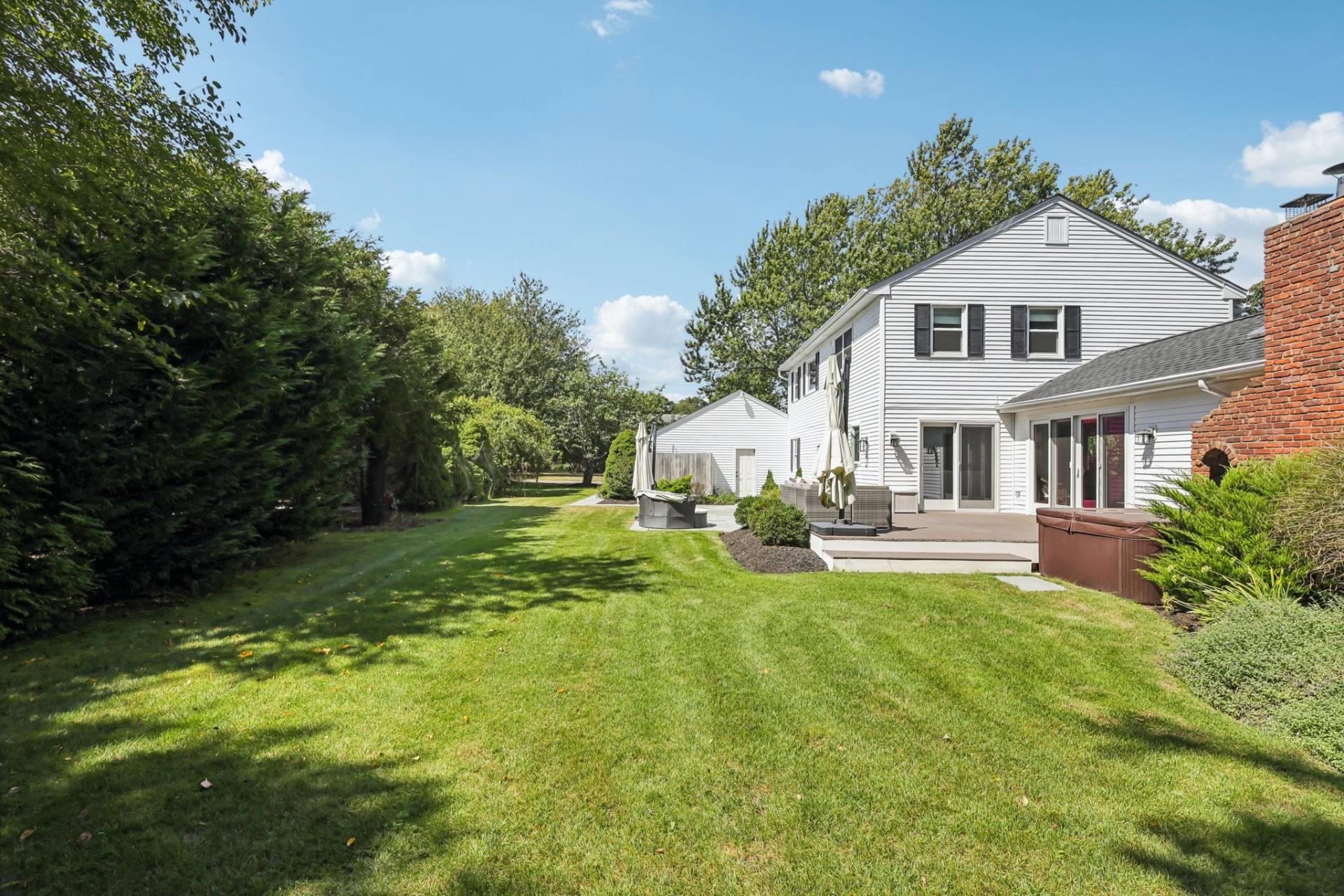 4 Hampton Harbor Road, Hampton Bays, NY 11946