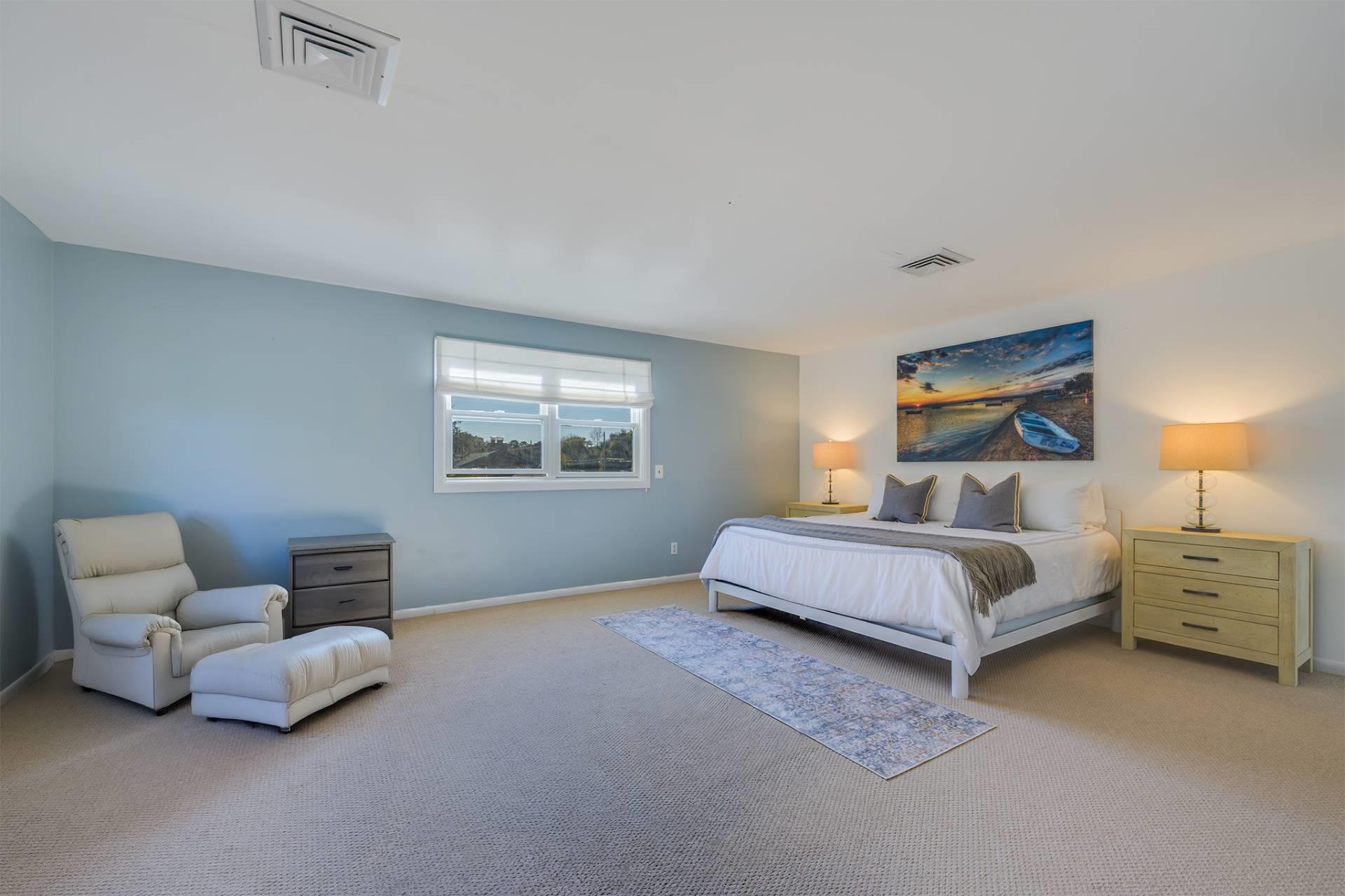 4 Hampton Harbor Road, Hampton Bays, NY 11946