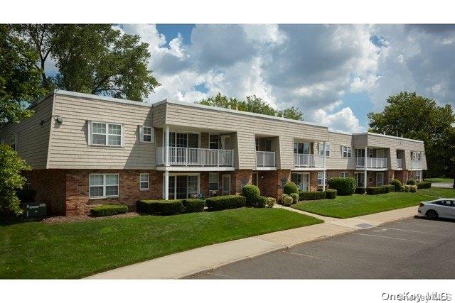 75 Westwood Drive # 106, Westbury, NY 11590