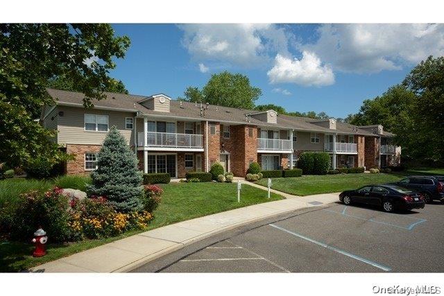 75 Westwood Drive # 106, Westbury, NY 11590