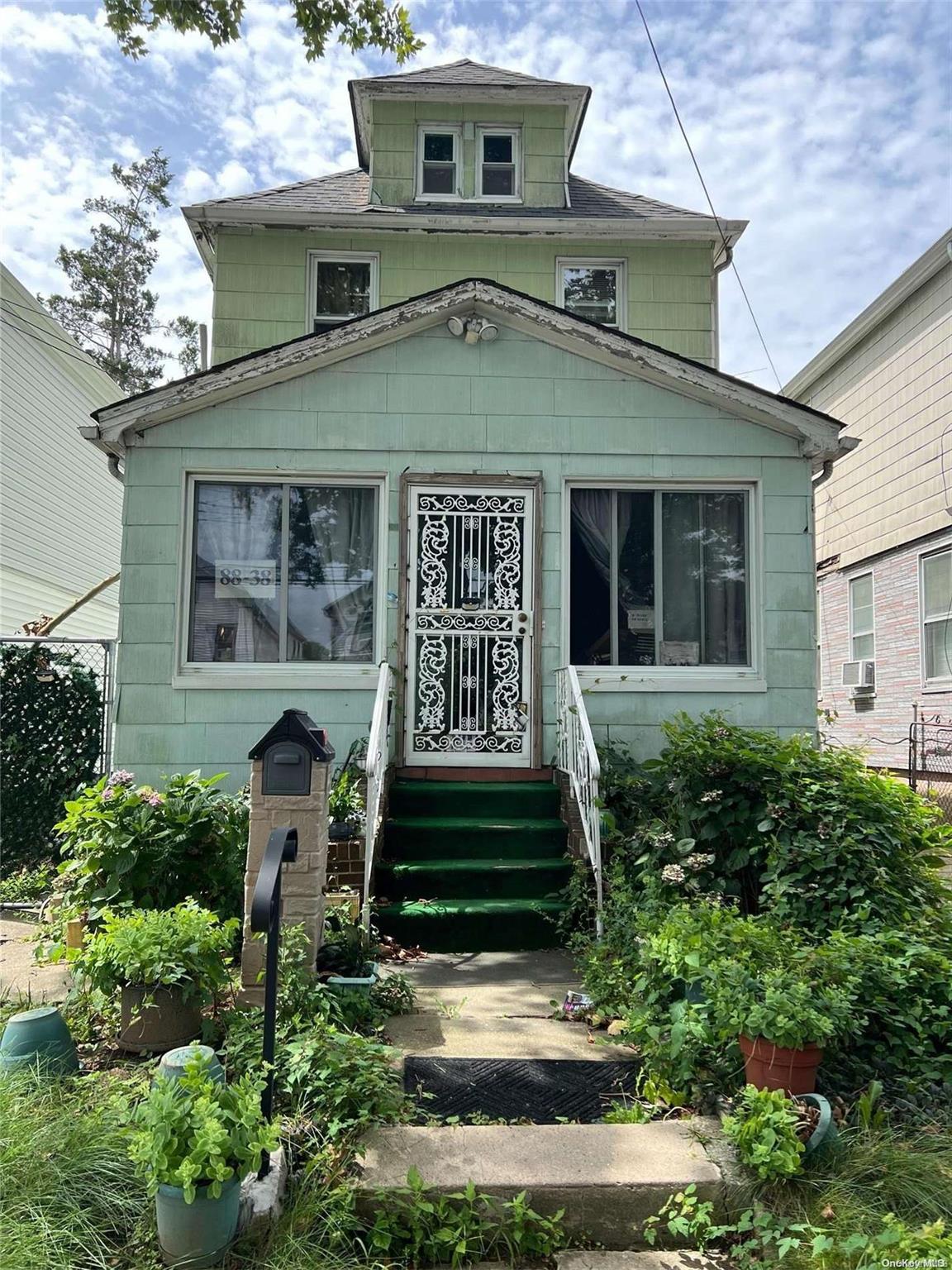 88-38 201st Street, Hollis, NY 11423