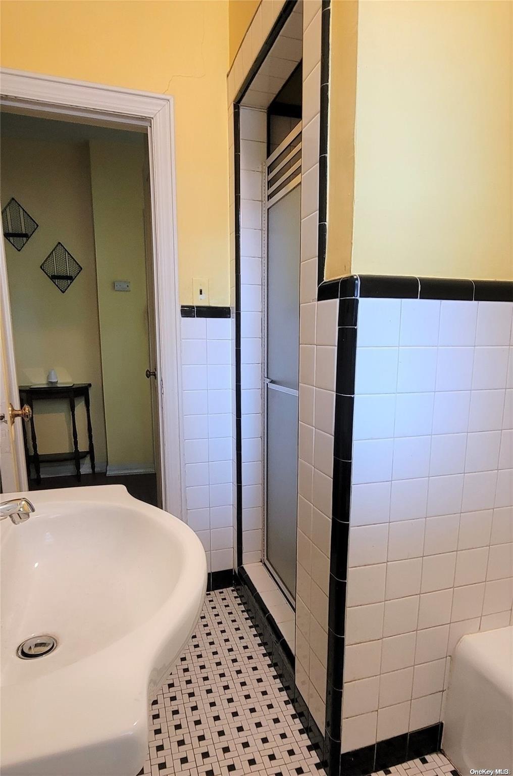 138 Hewlett Avenue, Merrick, NY 11566