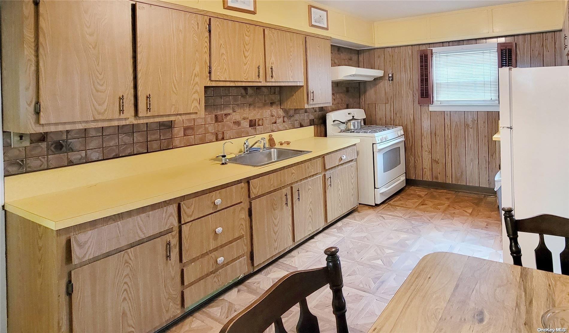 138 Hewlett Avenue, Merrick, NY 11566