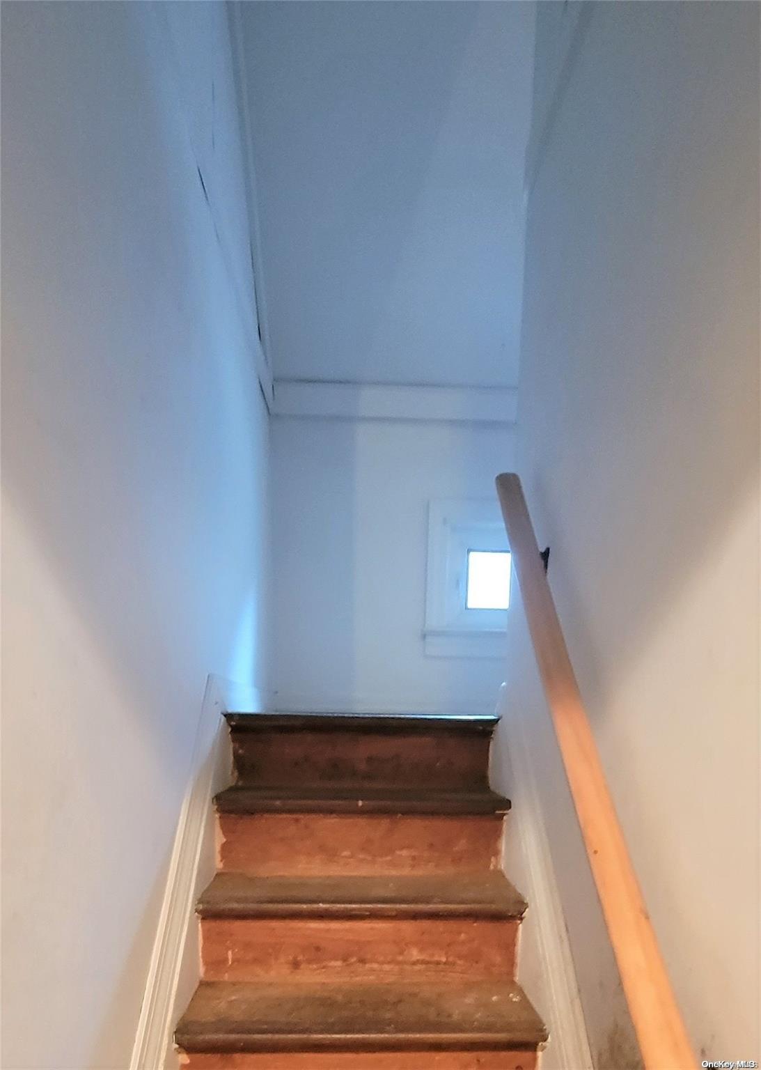 138 Hewlett Avenue, Merrick, NY 11566