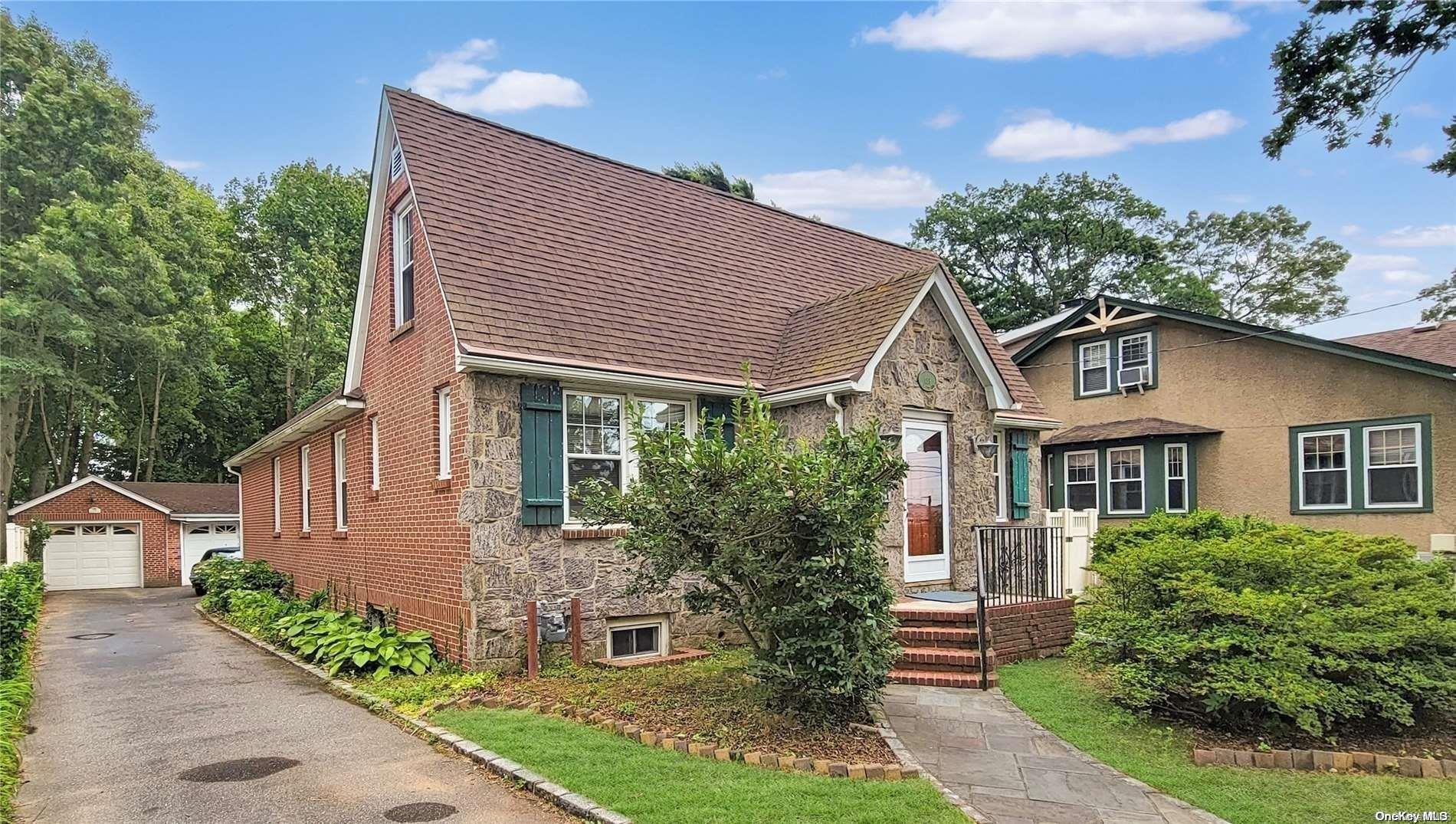 138 Hewlett Avenue, Merrick, NY 11566