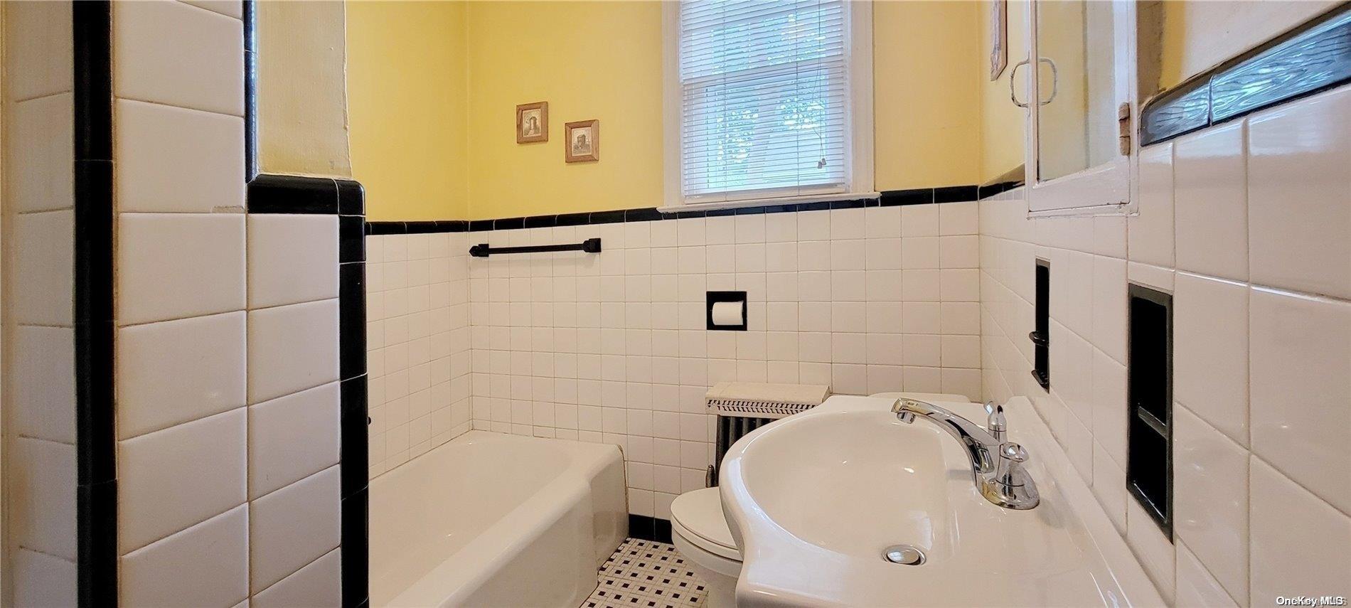 138 Hewlett Avenue, Merrick, NY 11566