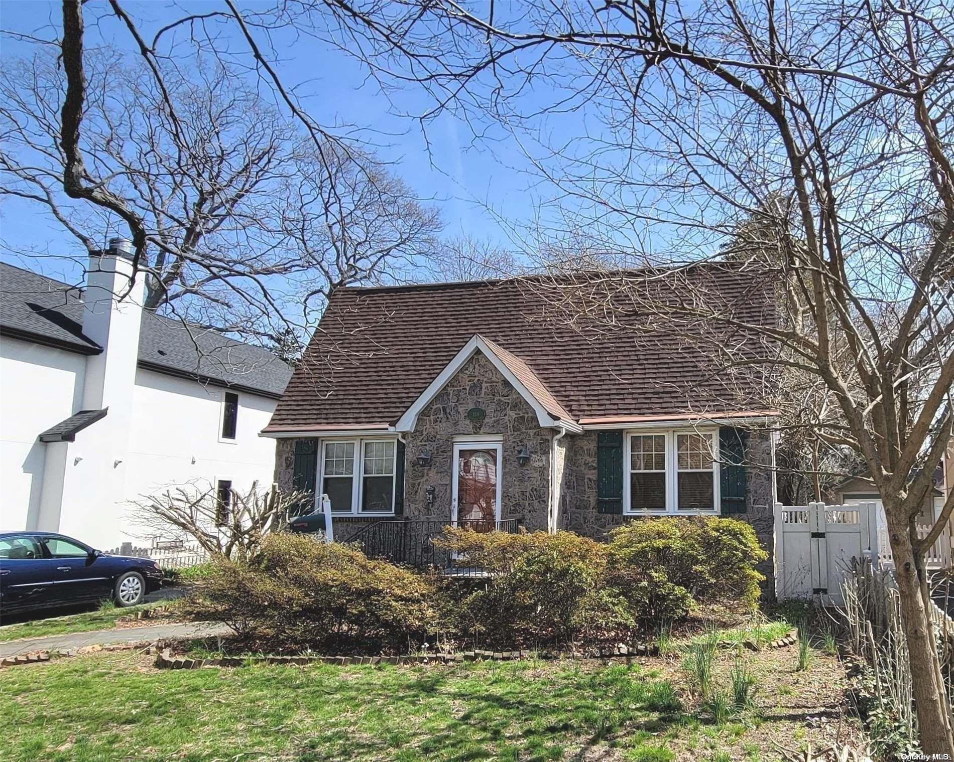 138 Hewlett Avenue, Merrick, NY 11566